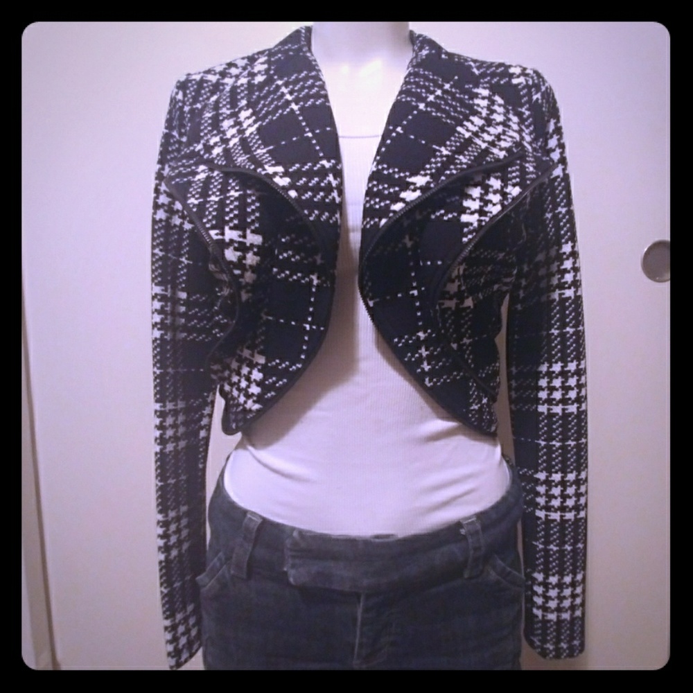 Plaid Crop Blazer With Zipper Detail